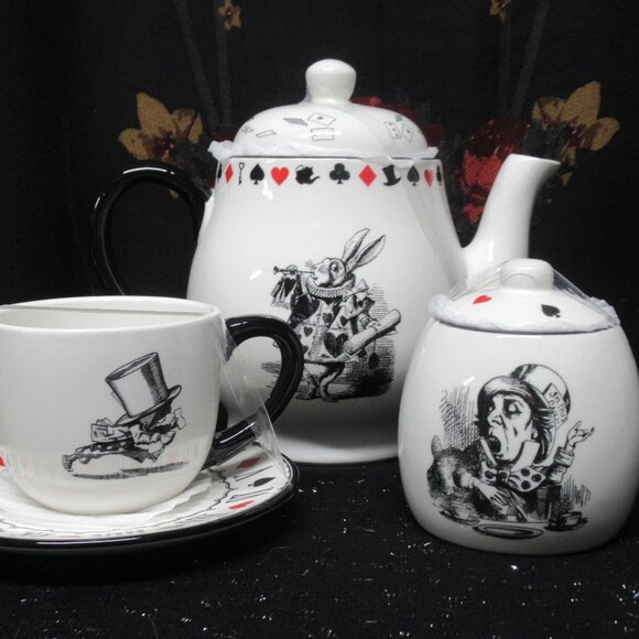 6pc. Alice in Wonderland Themed Tea Set - Picture 2 of 8
